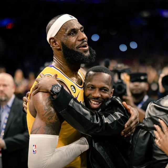 开云体育下载-富保罗辟谣联手詹姆斯买NBA球队：我真的买不起