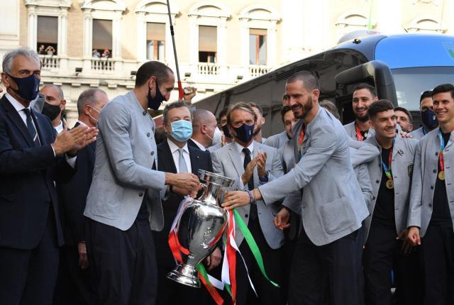 开云体育官网-总统接见意大利队，曼奇尼回应英格兰扎心一幕